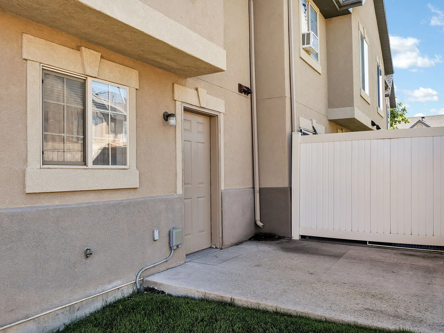 2 bed, 1.5 bath, 1099 sqft, $1,400 — Photo 4