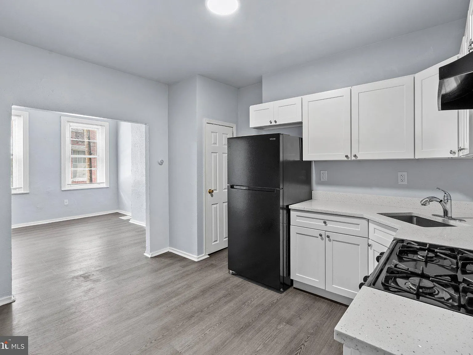 2 bed, 1.0 bath, 968 sqft, $1,300 — Photo 4