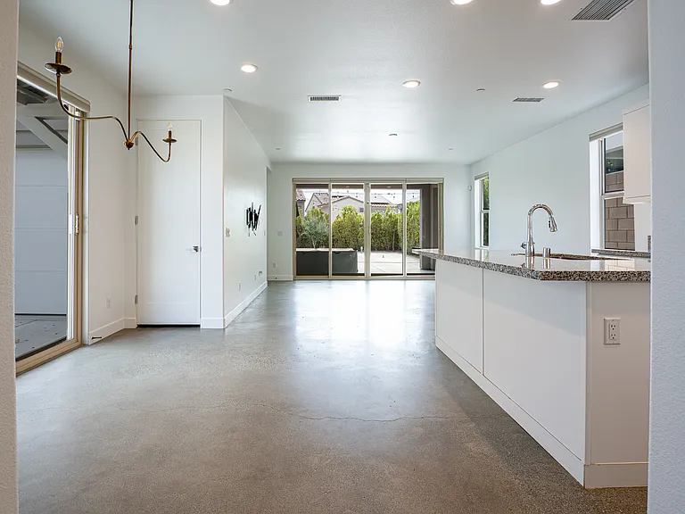 35830 McCarthy St — Photo 14