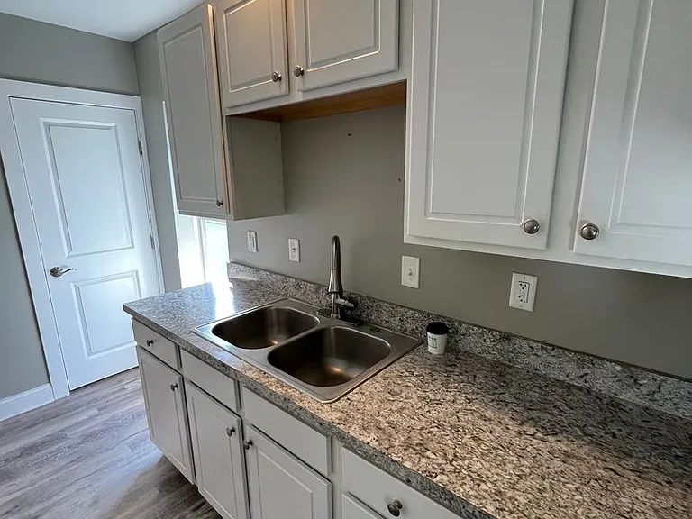 137.5 Avondale Ave — Photo 17