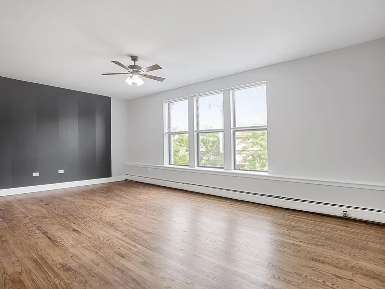 1625 W Howard St — Photo 17