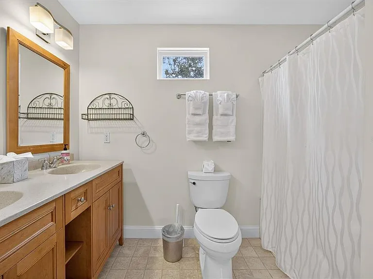 221 13th Ave NE — Photo 40