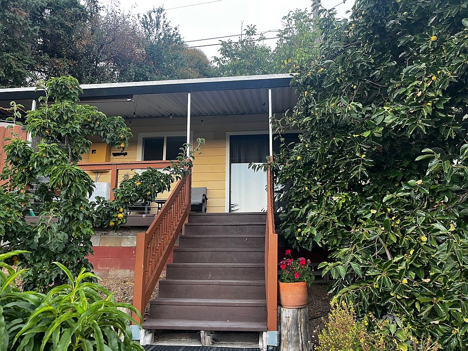 Front of the tiny house.