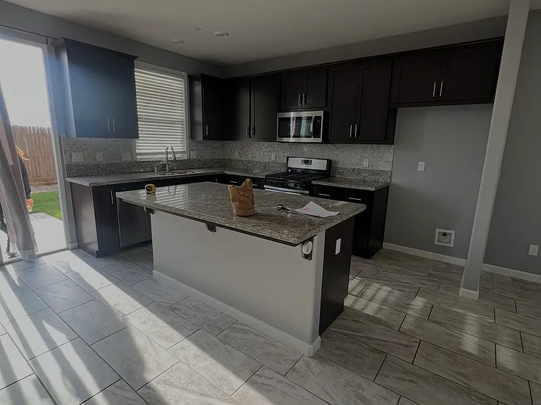 1332 Greenbrier Dr — Photo 10
