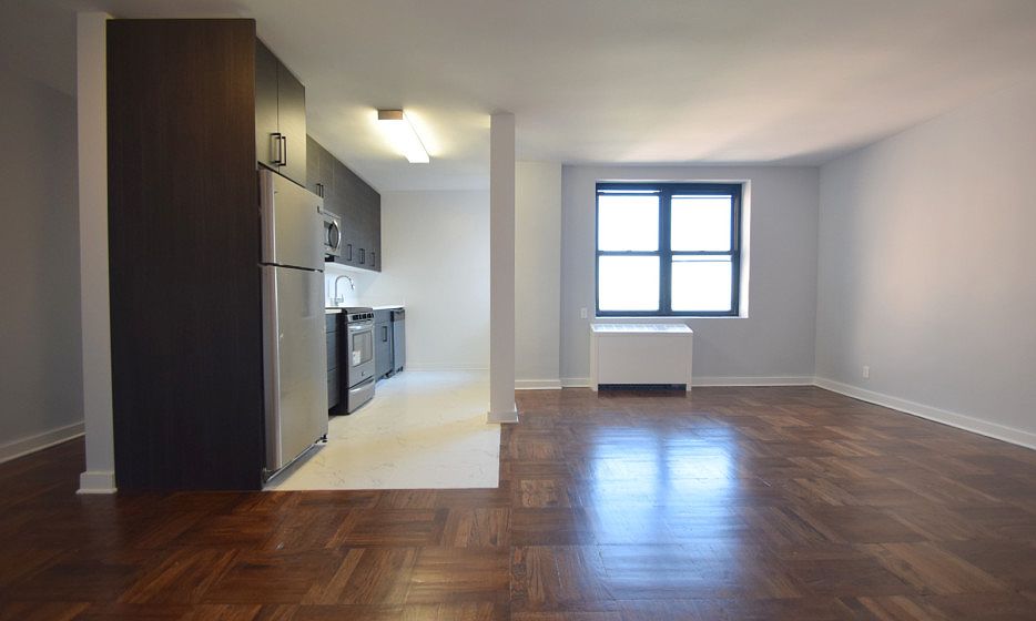 Harbor House - Living Room - H43-05F
