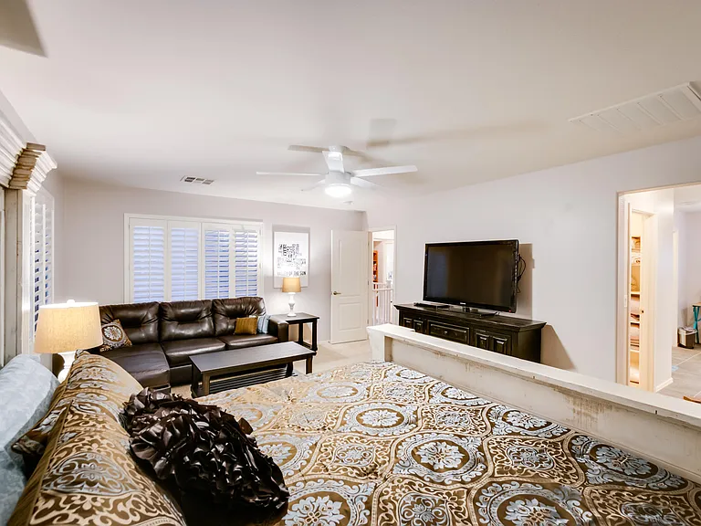 3327 E Loma Vista St — Photo 2