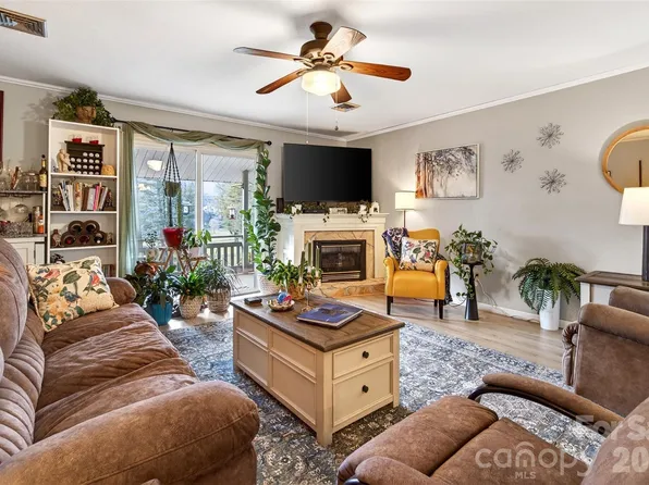 263 Fairway Ln APT B, Spruce Pine, NC 28777