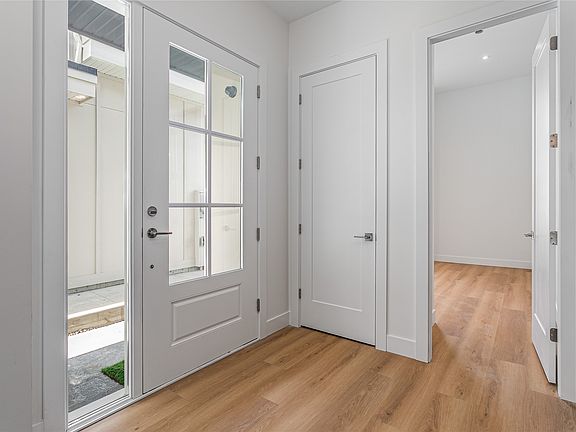 5th image of 1008 Bull Cres