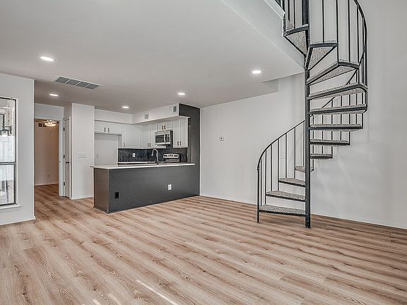 2nd image of 11530 N May Ave #D207