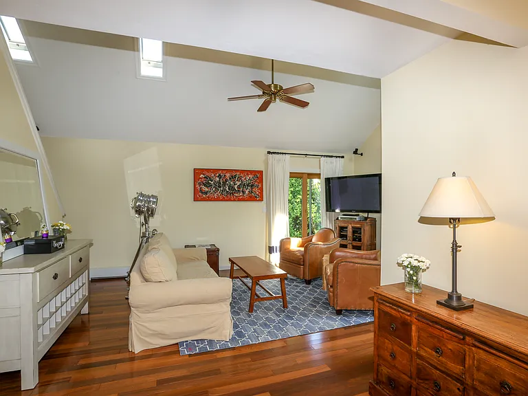 21 Meadowgrass Ln — Photo 9