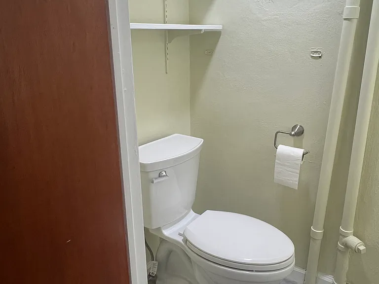 Basement 1/2 bathroom