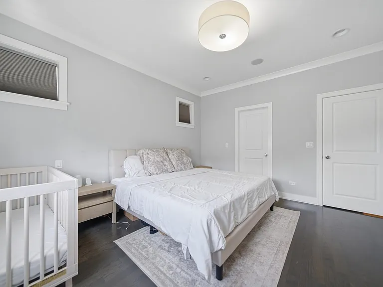 2341 W Roscoe St #2W — Photo 18