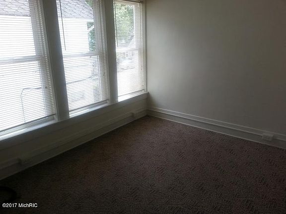 3rd image of 38 Woodward Ave
