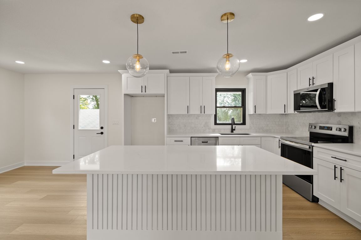 next background image