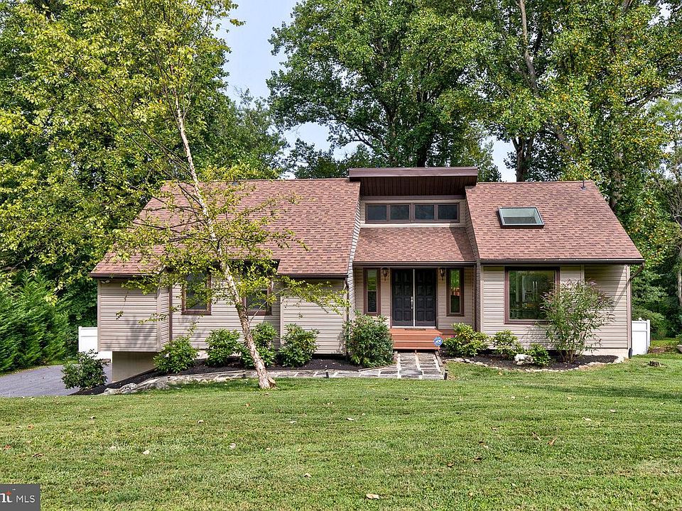1st image of 317 Brookwood Dr
