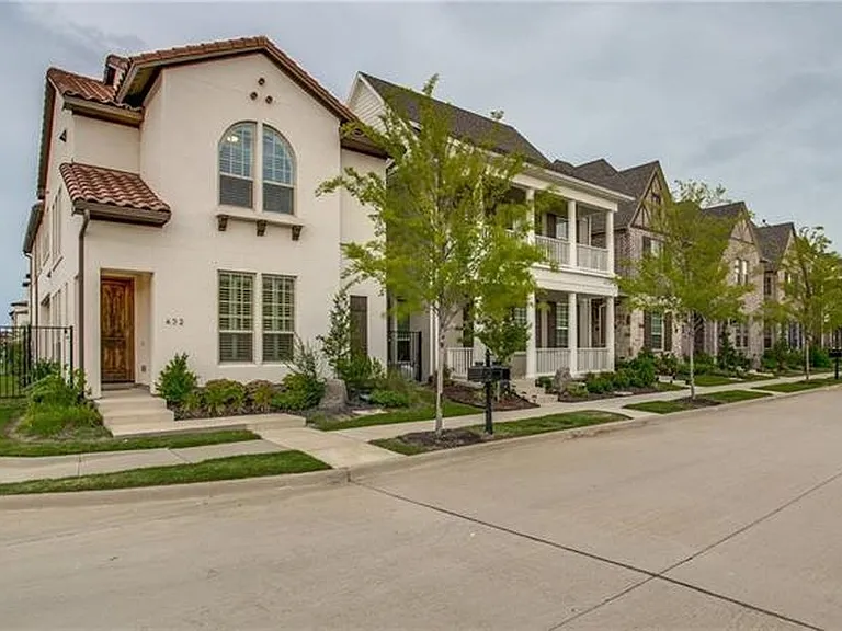432 Loma Alta Dr — Photo 1