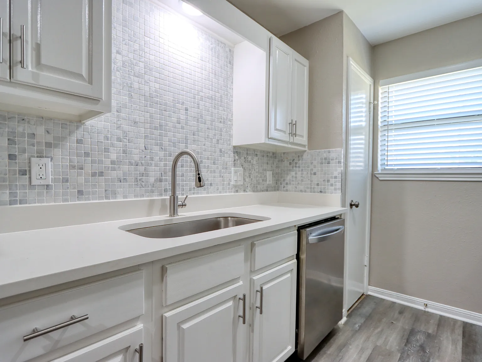 2 bed, 731 sqft, $1,299 — Photo 2
