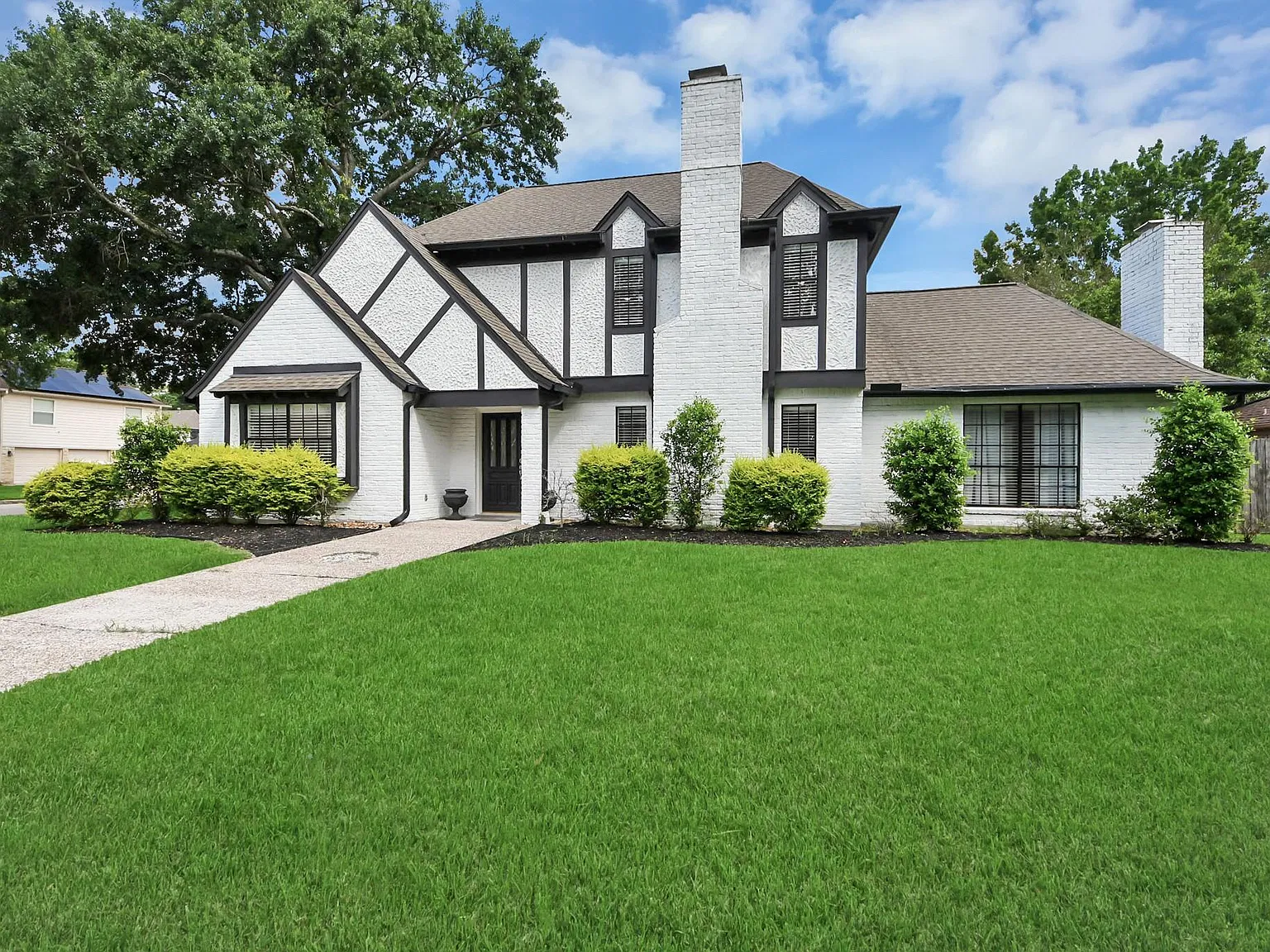 4 bed, 2.5 bath, 3397 sqft, $4,500 — Photo 2
