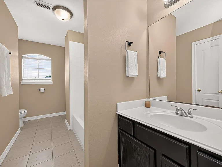 4011 Alexis Cir — Photo 32
