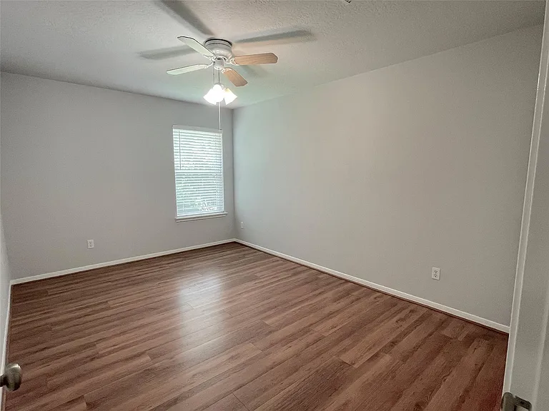 8919 Diamond Lake Ln — Photo 10