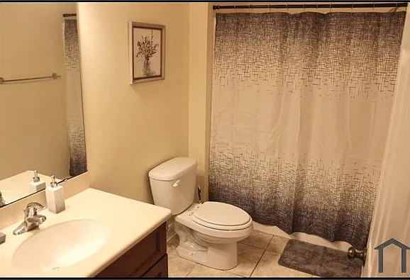 1501 Crescent Hill Dr — Photo 1
