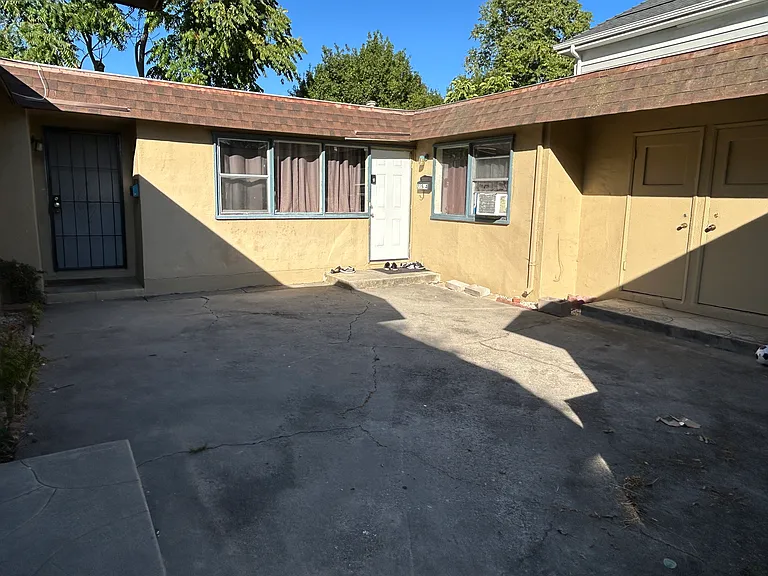 22580 Chestnut St — Photo 11