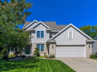 2929 Meadow Bluff Dr NW, Grand Rapids, MI