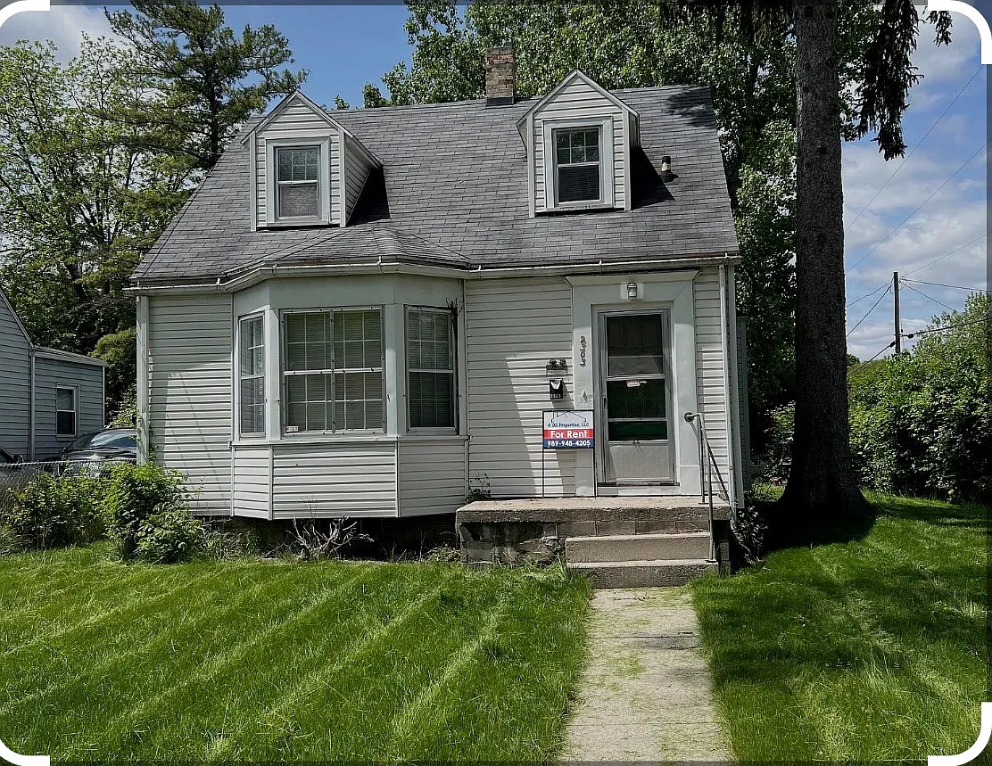 3 bed, 963 sqft, $900 — Photo 1