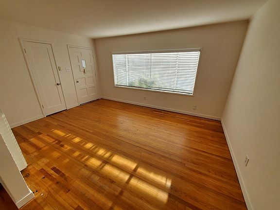 3rd image of 1535 Jasmine St