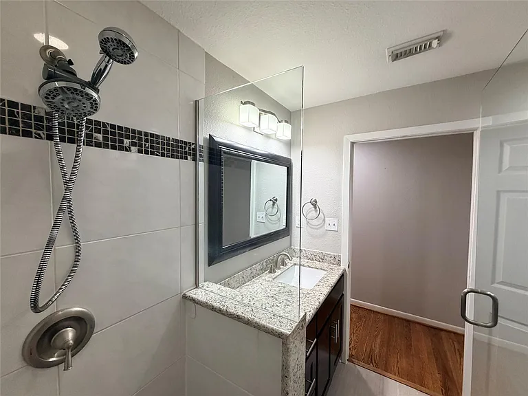 1631 Chantilly Ln — Photo 18
