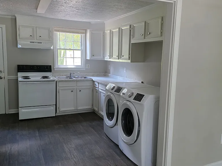 Bentley Woods Apartments — Photo 22