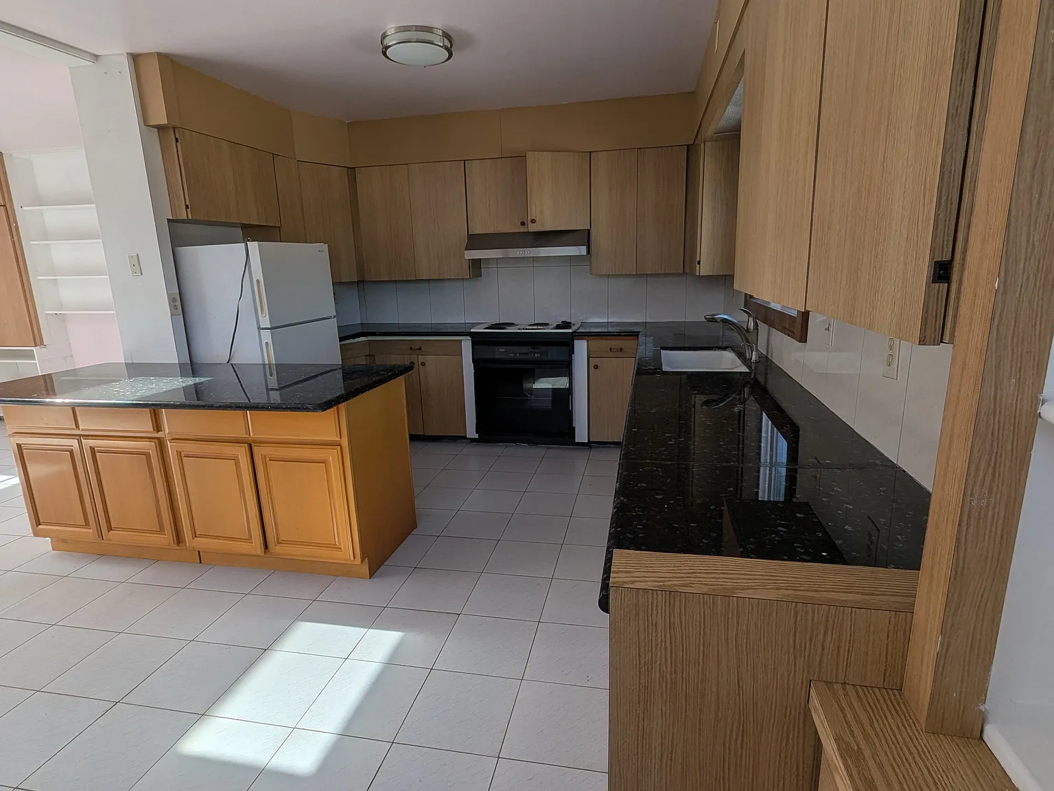 2 bed, 1000 sqft, $2,500 — Photo 3