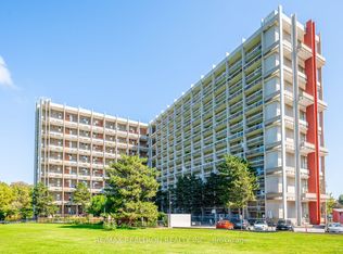 350 Quigley Rd #421, Hamilton, ON L8K 5N2
