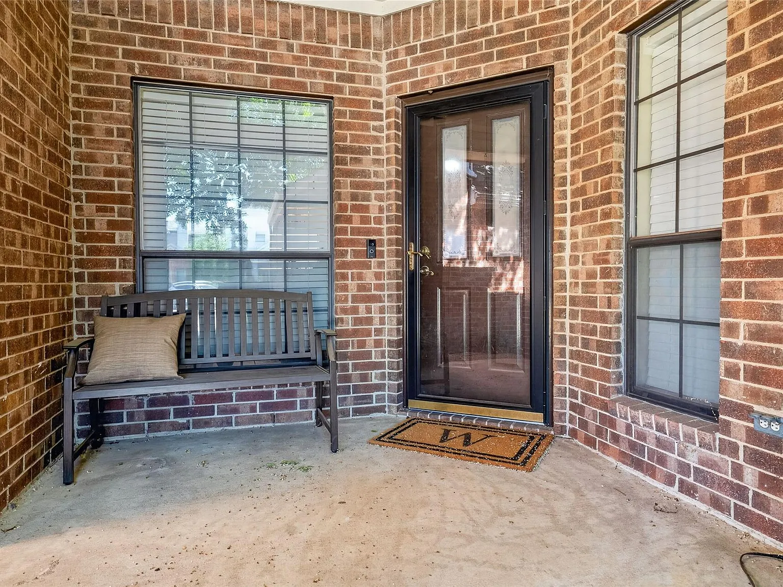 3 bed, 1905 sqft, $2,800 — Photo 2