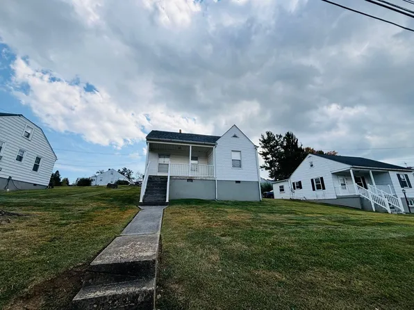 402 Radford St, Christiansburg, VA 24073
