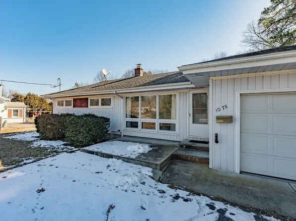 1075 Granby Rd, Chicopee, MA 01020