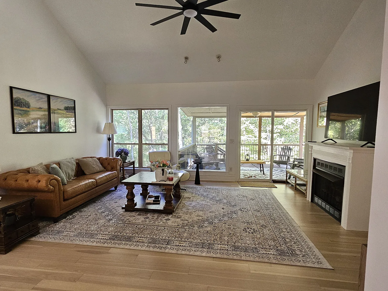 4 bed, 2500 sqft, $2,500 — Photo 1