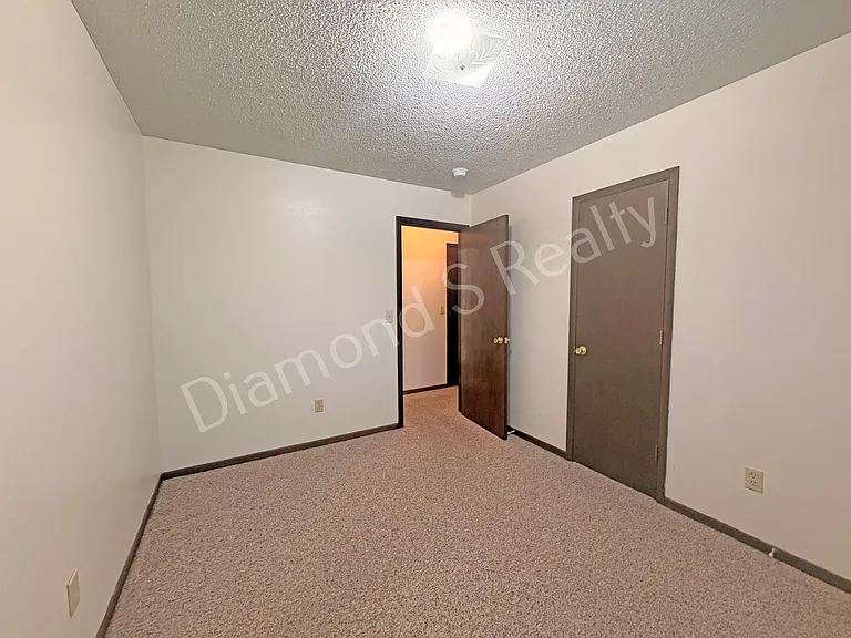 2750 N Howard Ave — Photo 11