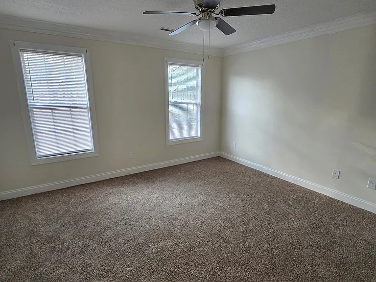 1513 Winterberry Dr — Photo 11