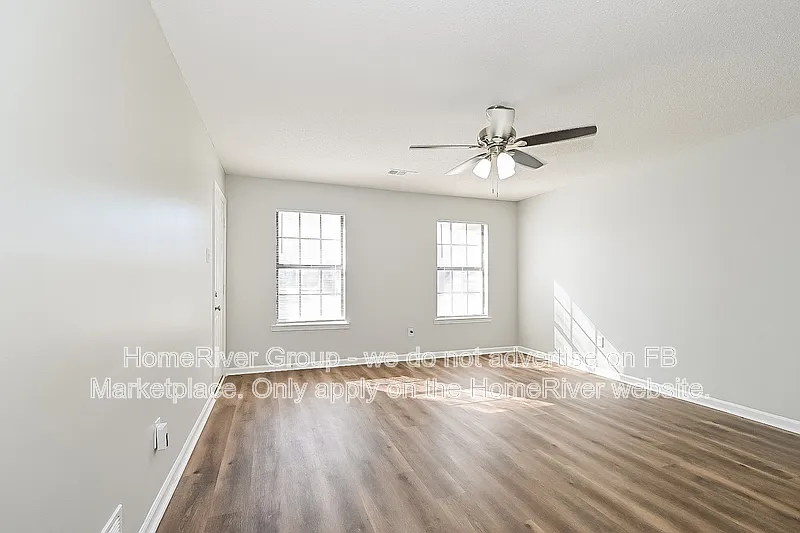 3 bed, 1.0 bath, 936 sqft, $1,345 — Photo 3