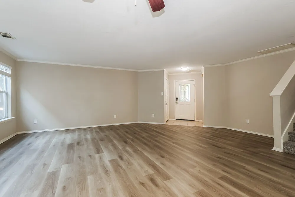 3 bed, 2.5 bath, 2554 sqft, $1,870 — Photo 4