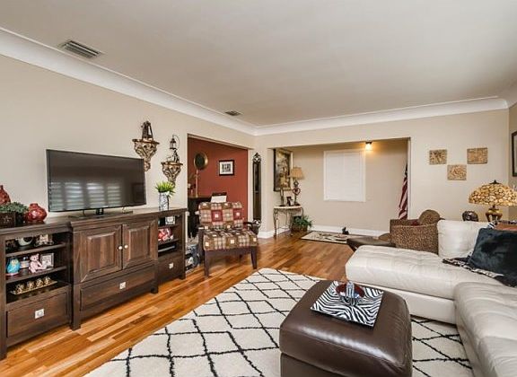 5th image of 805 Regent Ave
