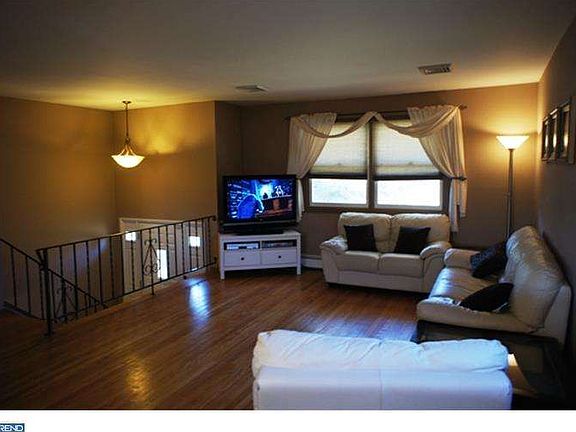 4th image of 1183 S Evergreen Dr