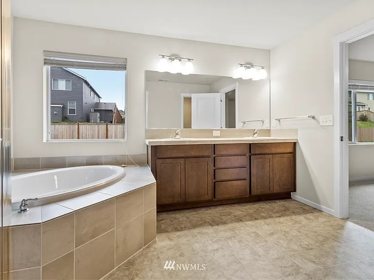2914 Fiddleback St NE — Photo 14