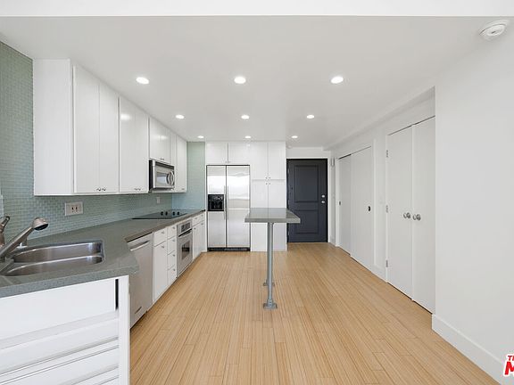 3rd image of 1155 N La Cienega Blvd APT 807