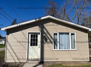 215 6th St, Cheboygan, MI 49721