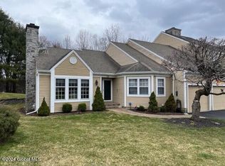 14 Ridgefield Dr, Voorheesville, NY 12186