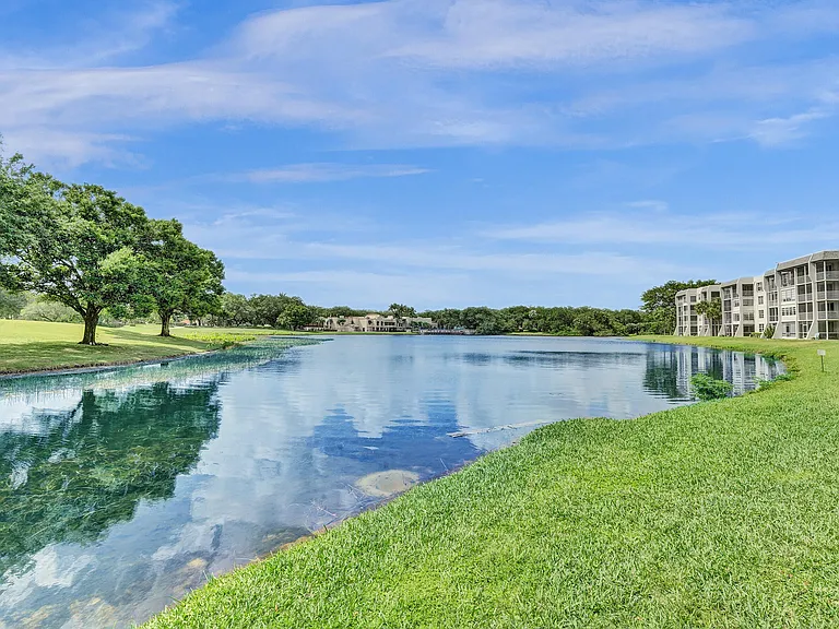 9470 Poinciana Pl #308 — Photo 4