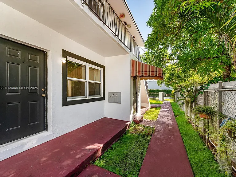 520 SW Krome Ter #1 — Photo 21