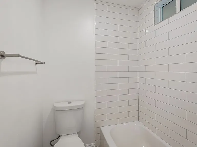 1555 S Saint Andrews Pl — Photo 10